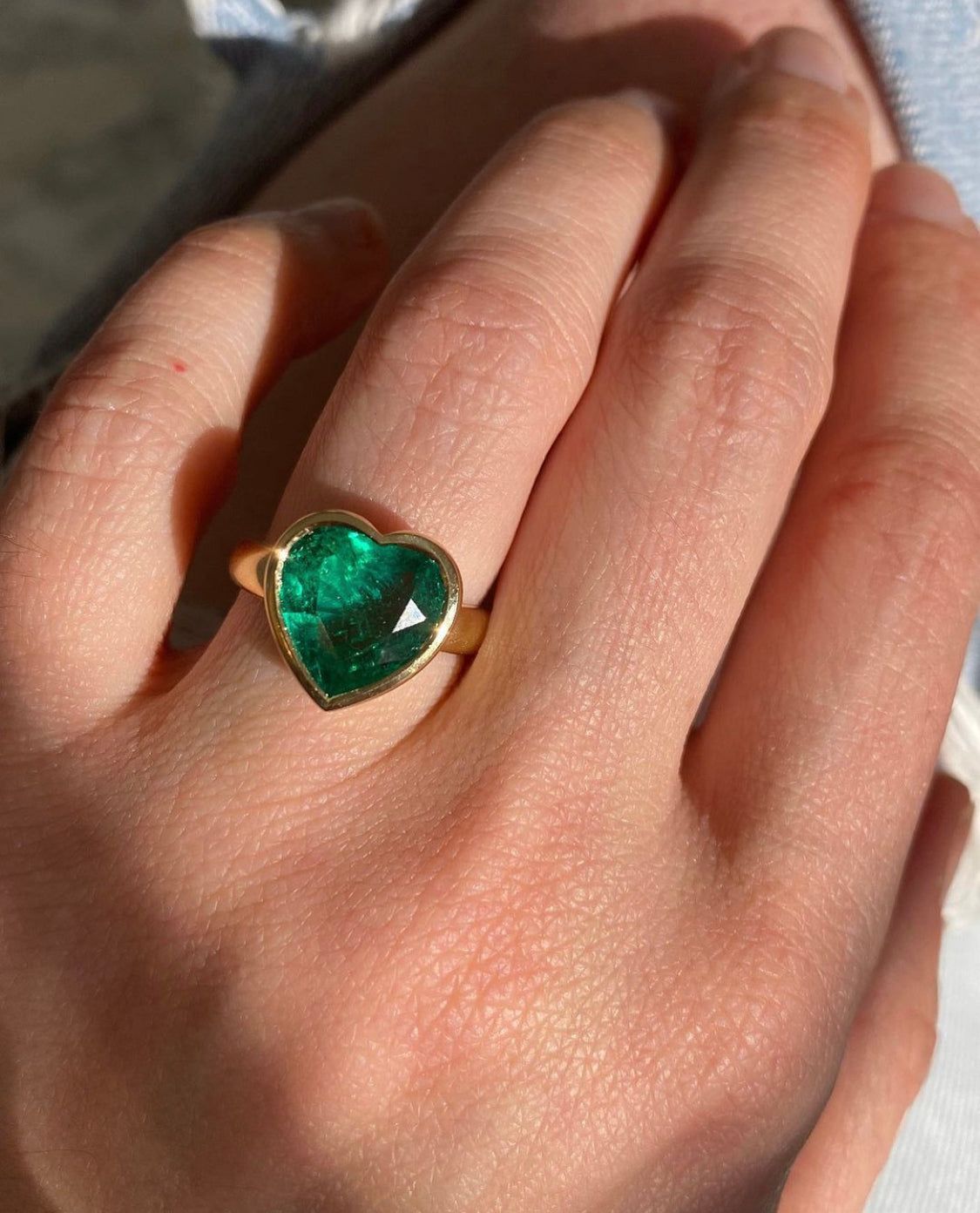 Emerald heart on sale ring gold